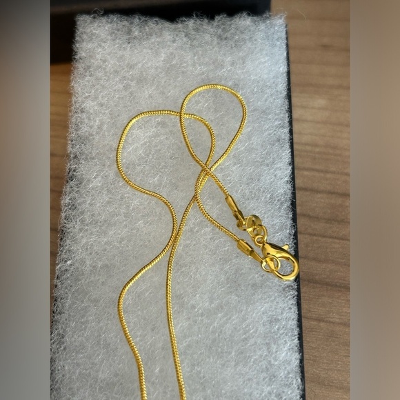 Faux Pearl Necklace - Picture 5 of 5